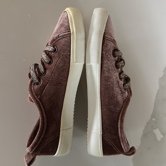 Old Navy Dusty Pink Velvet Slip On Shoes - Toddler Size 8 - Picture 5 of 12